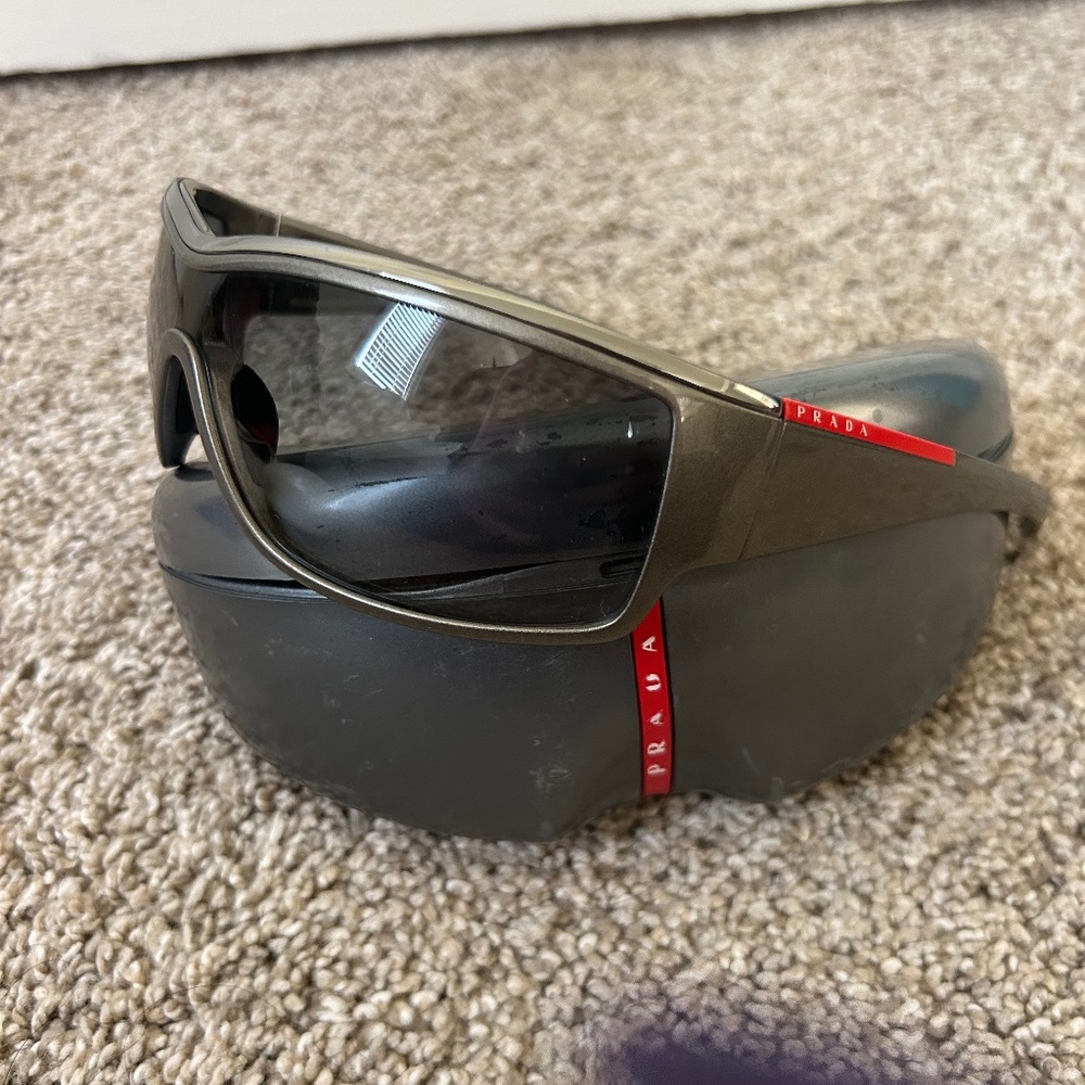 Men’s Prada sun glasses